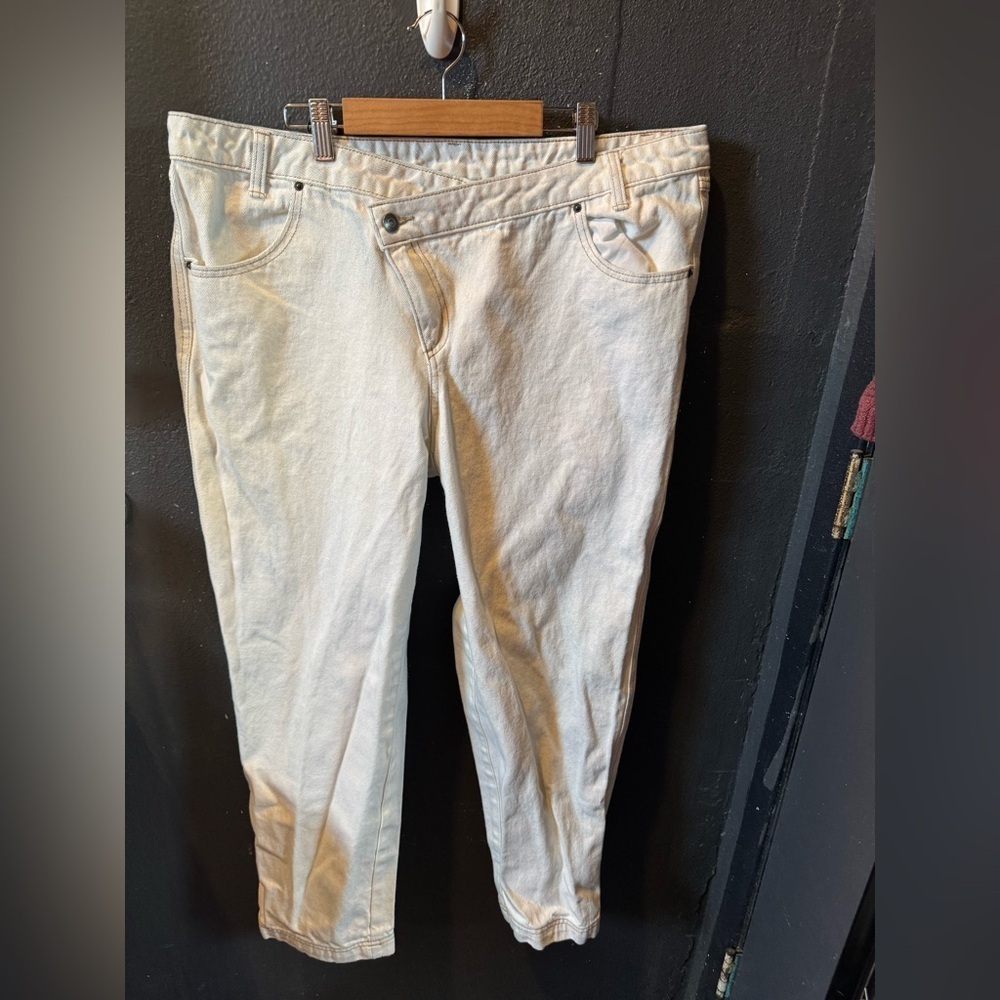 Women’s Future Collective Cream Waist Overlap Tapered Leg Jeans Size 16